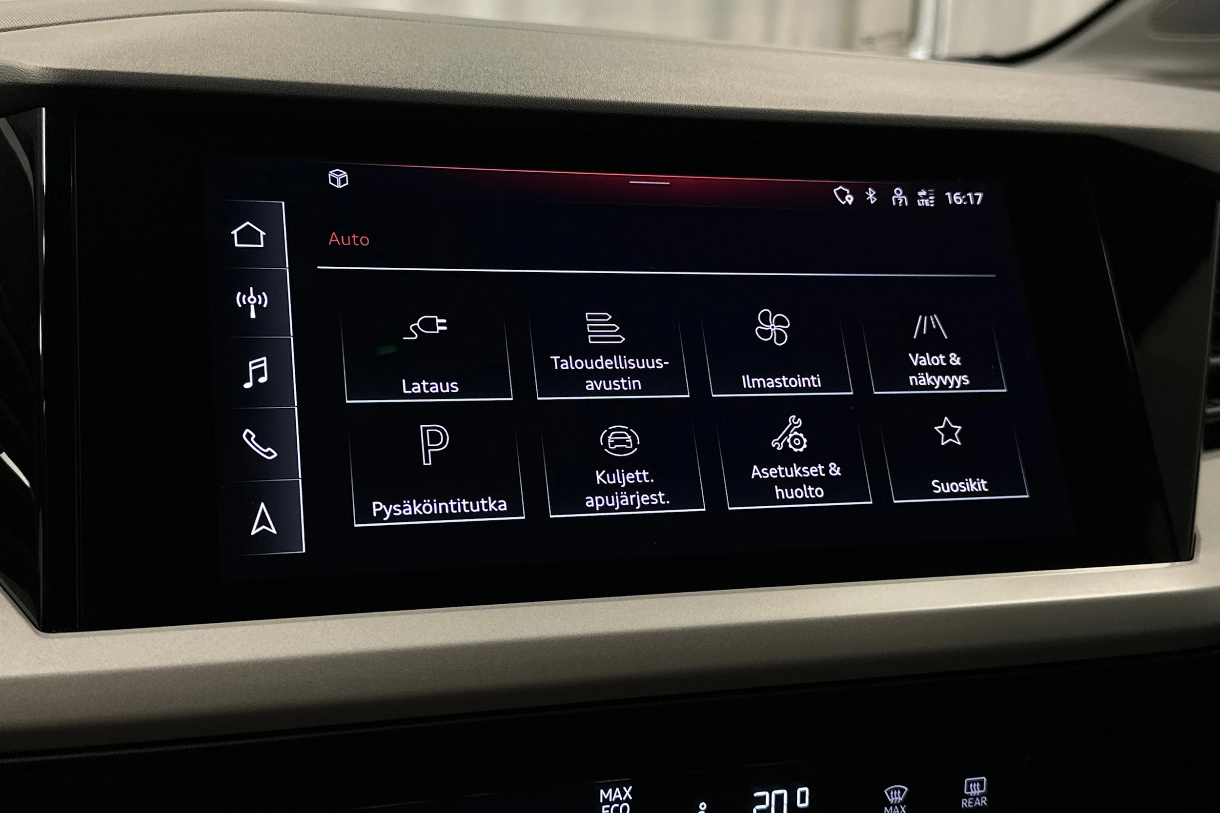 sininen Audi Q4 e-tron 2023 kuva 22.