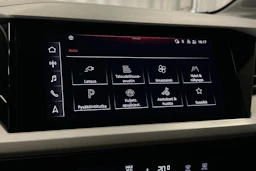 sininen Audi Q4 e-tron 2023 kuva 22.