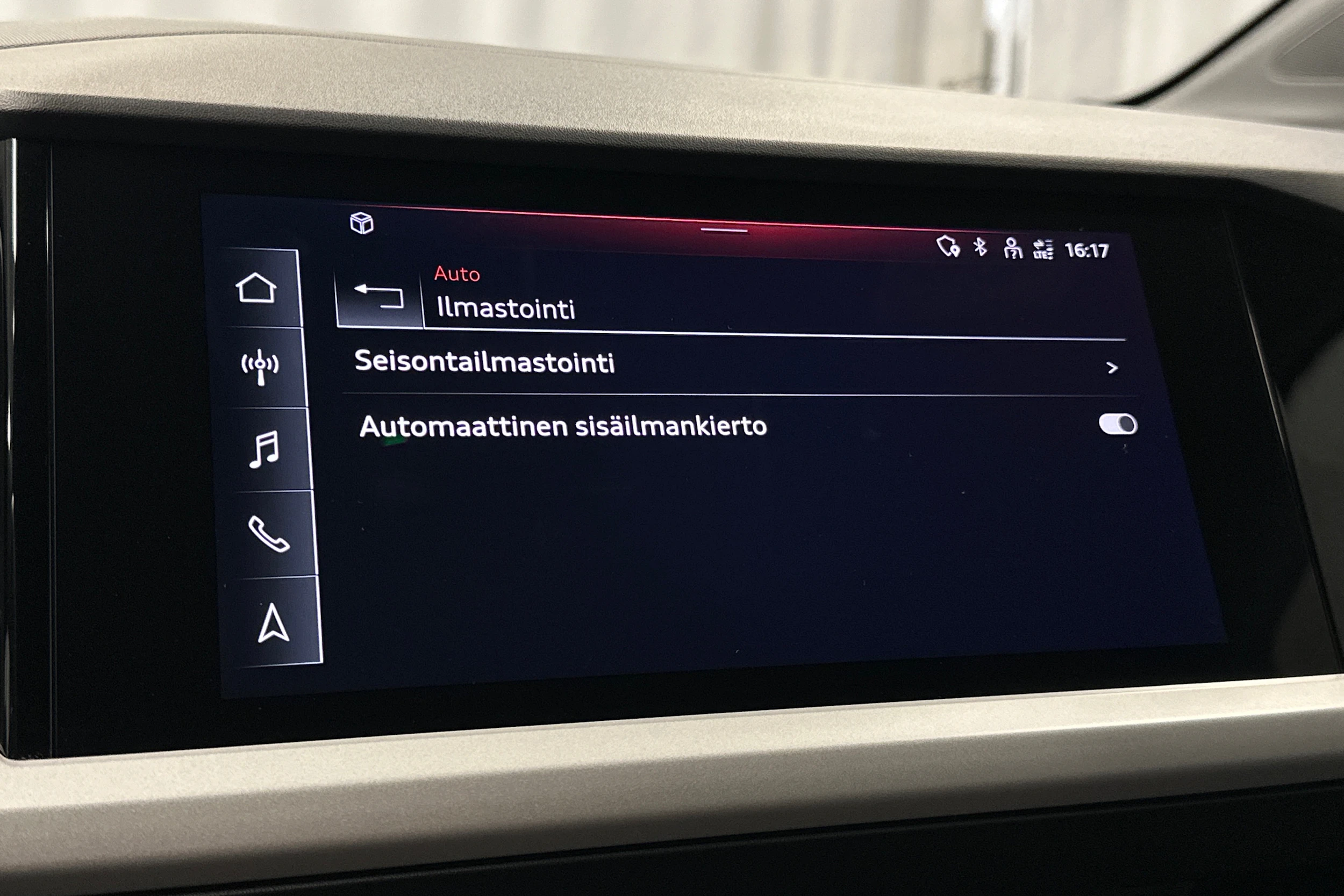 sininen Audi Q4 e-tron 2023 kuva 23.