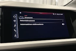 sininen Audi Q4 e-tron 2023 kuva 23.
