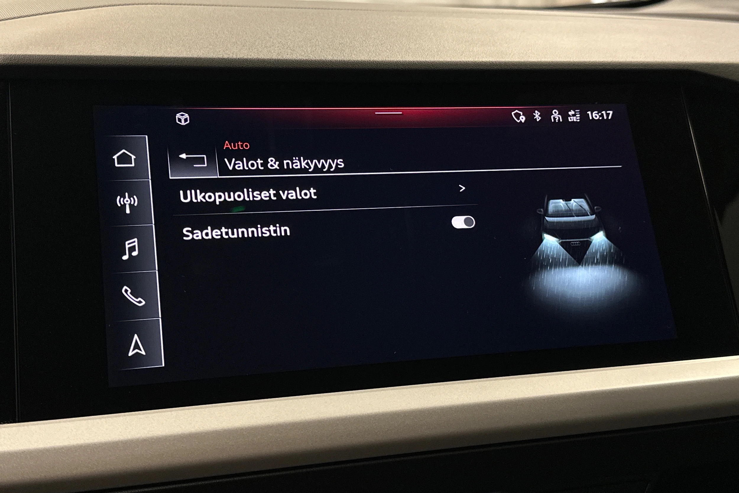 sininen Audi Q4 e-tron 2023 kuva 24.