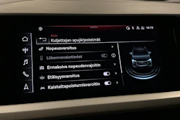 sininen Audi Q4 e-tron 2023 kuva 25.