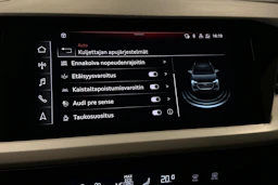 sininen Audi Q4 e-tron 2023 kuva 26.
