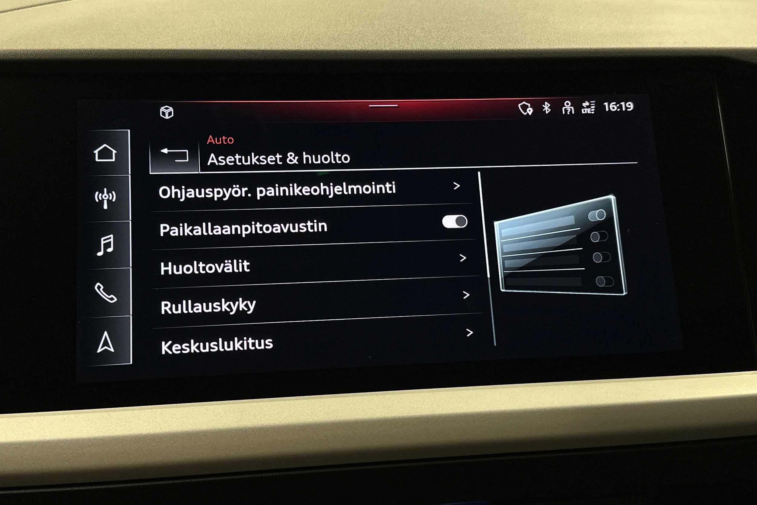 sininen Audi Q4 e-tron 2023 kuva 27.