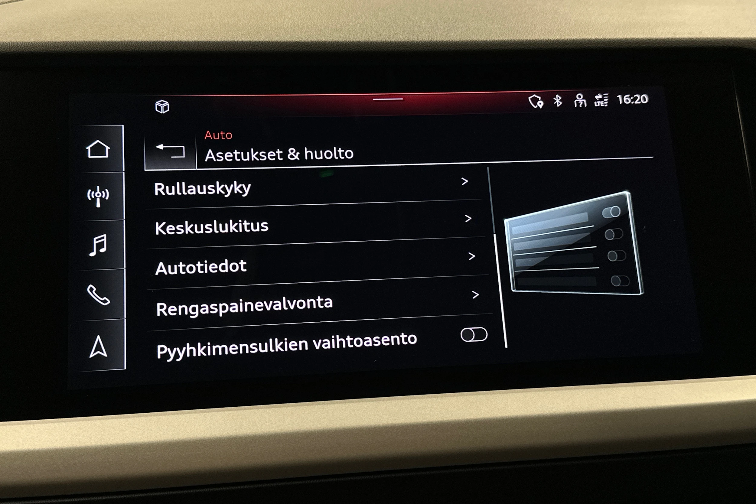 sininen Audi Q4 e-tron 2023 kuva 28.