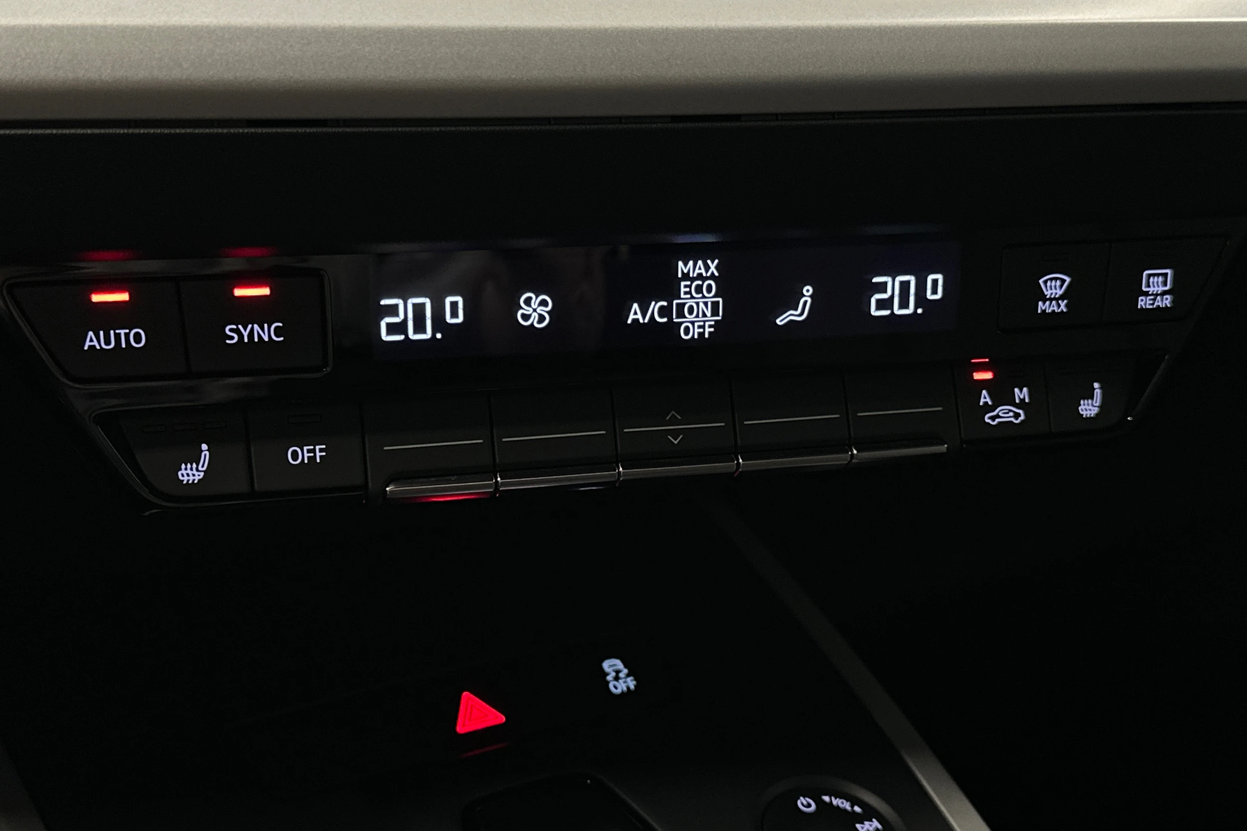 sininen Audi Q4 e-tron 2023 kuva 30.