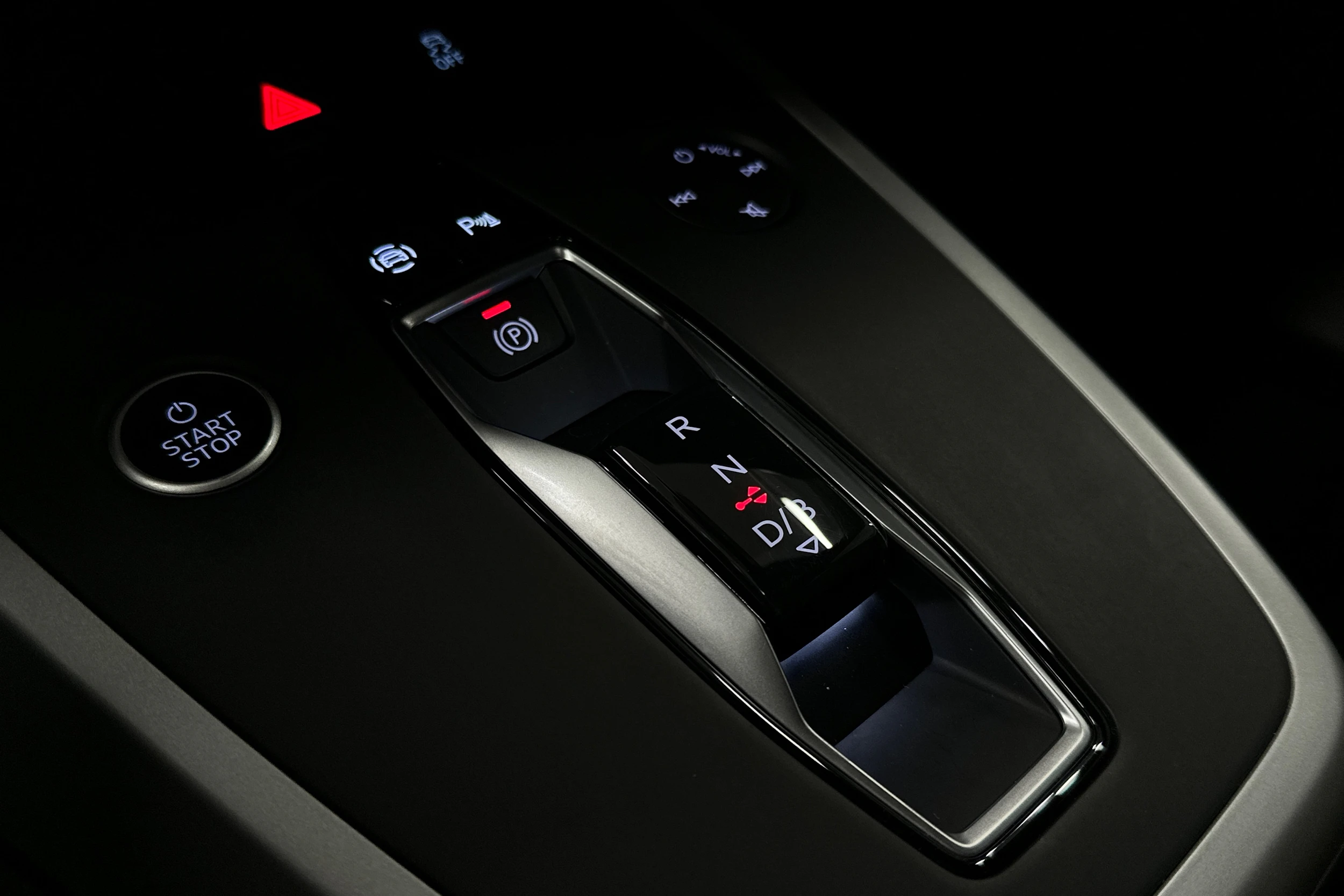 sininen Audi Q4 e-tron 2023 kuva 32.