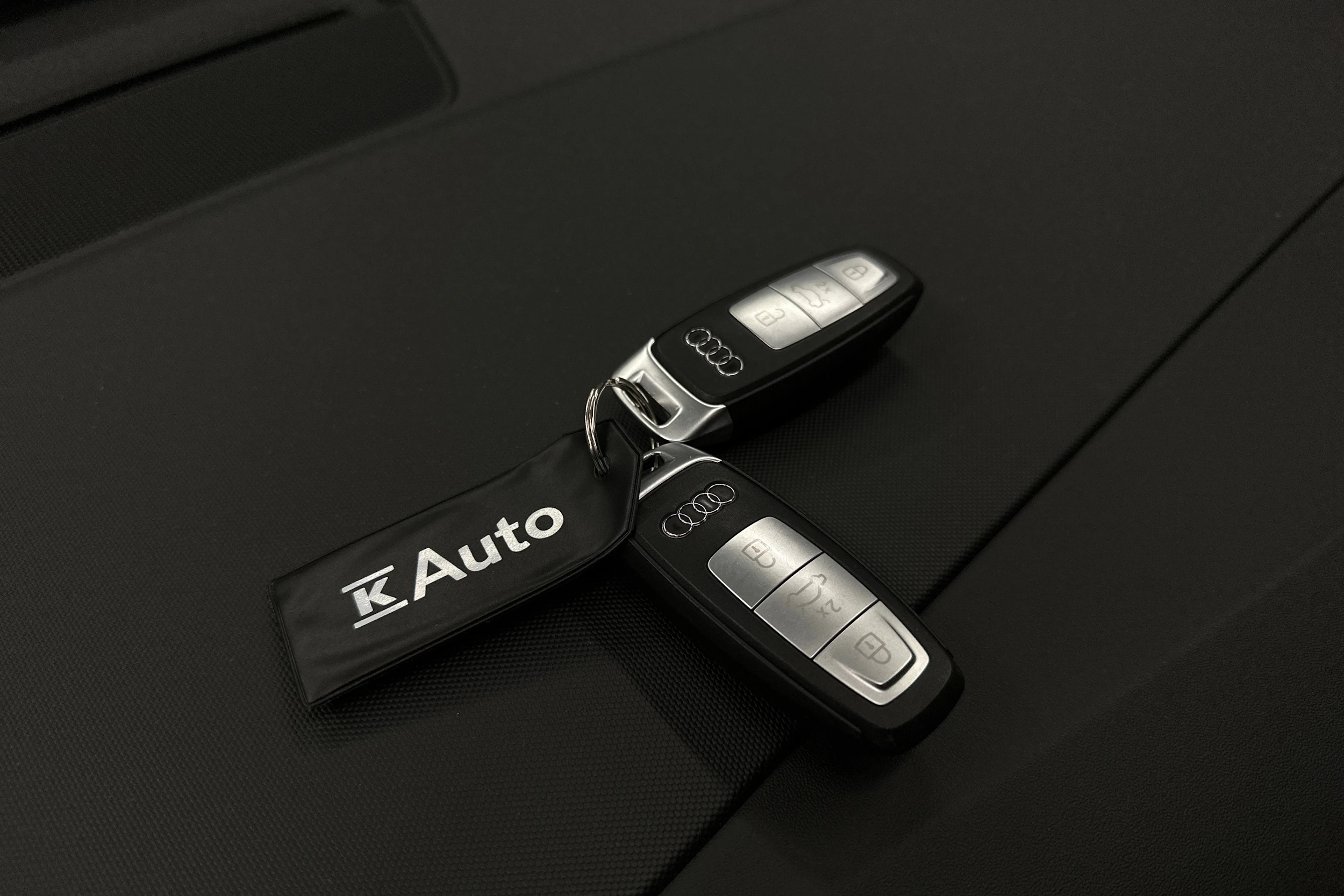 sininen Audi Q4 e-tron 2023 kuva 37.