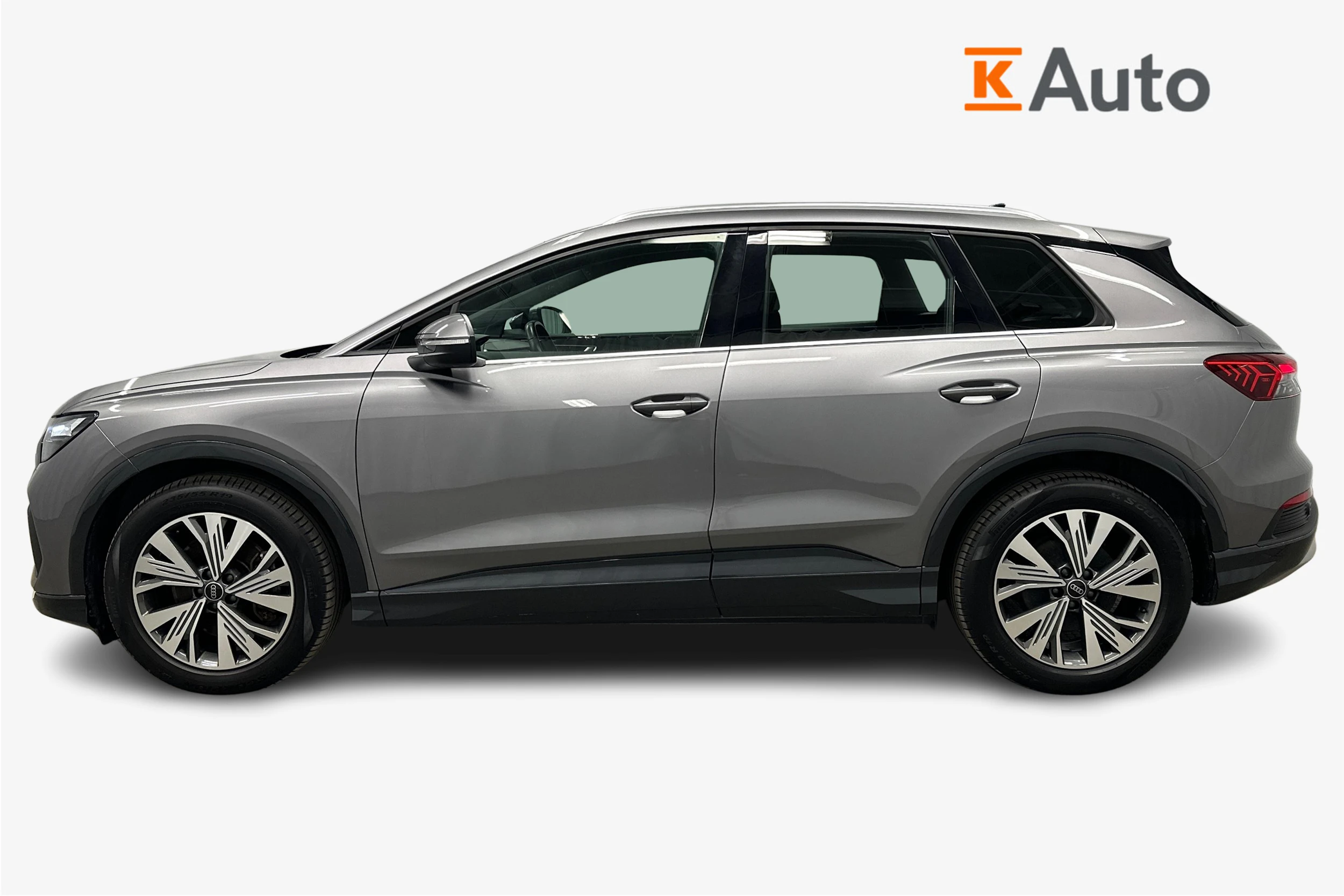 harmaa Audi Q4 e-tron 2023 kuva 5.