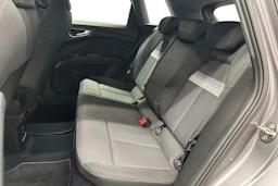 harmaa Audi Q4 e-tron 2023 kuva 8.
