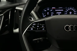 harmaa Audi Q4 e-tron 2023 kuva 11.