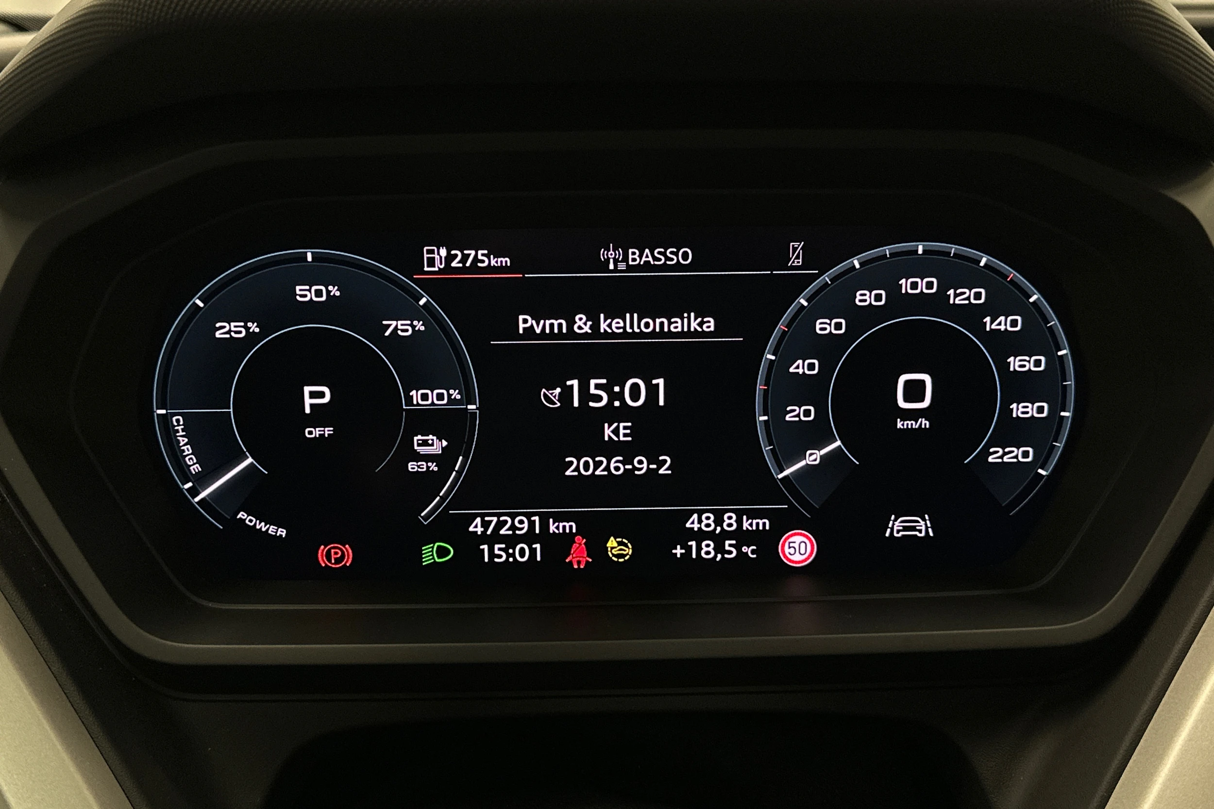harmaa Audi Q4 e-tron 2023 kuva 13.