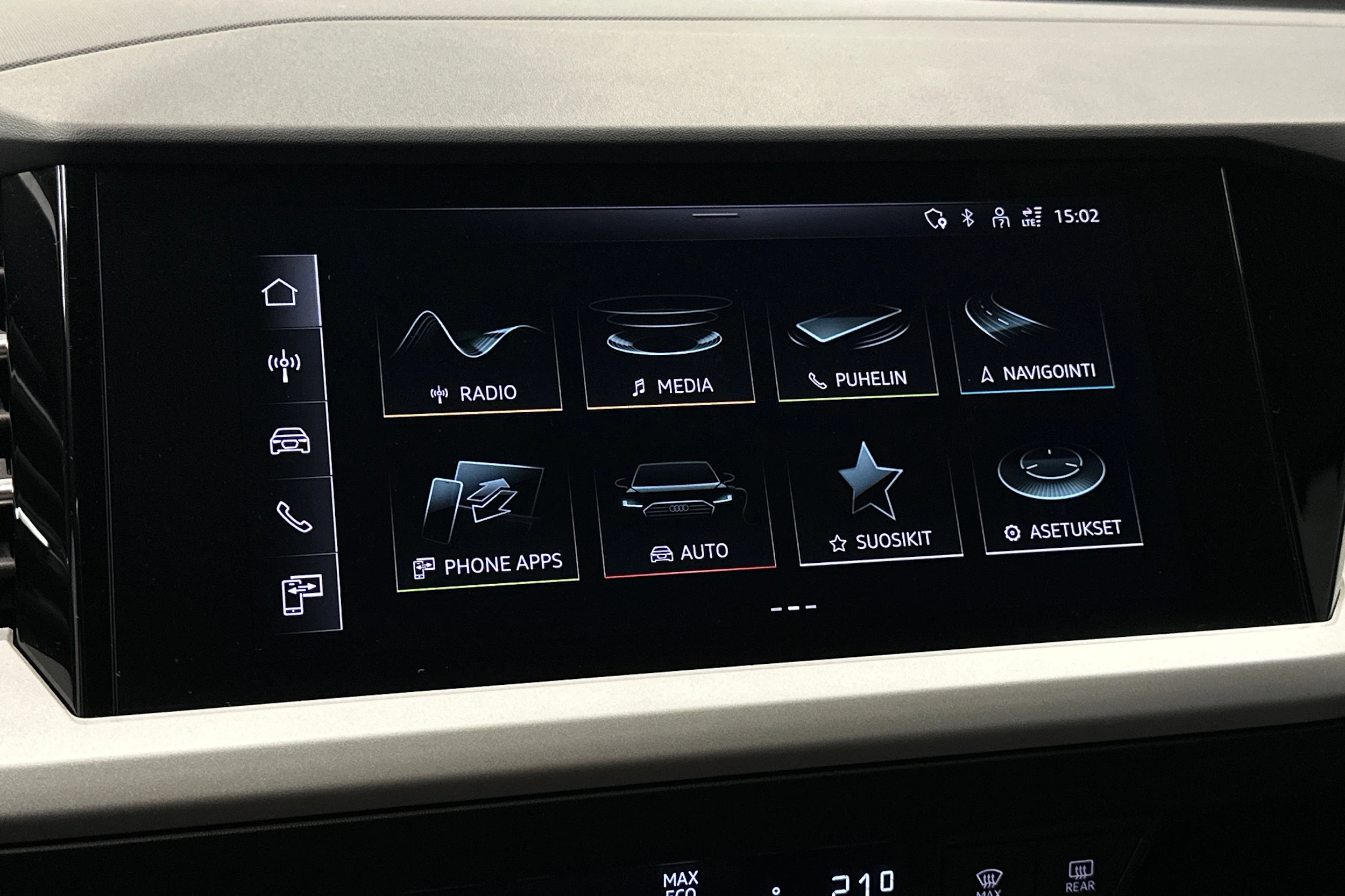 harmaa Audi Q4 e-tron 2023 kuva 16.