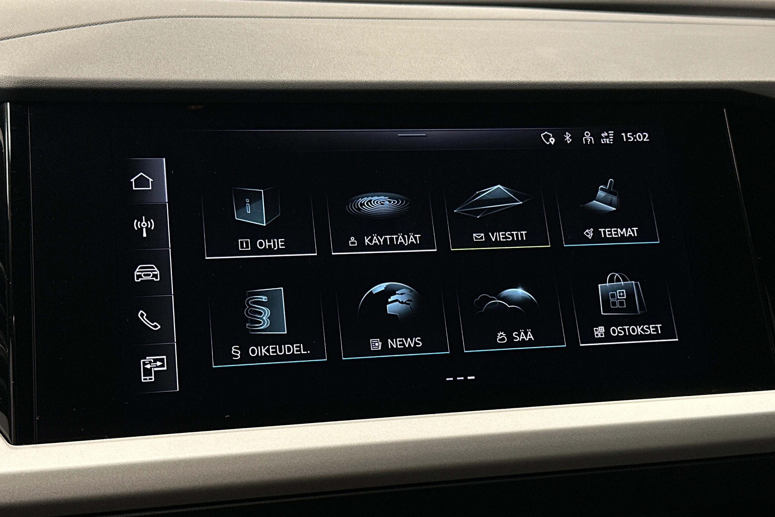 harmaa Audi Q4 e-tron 2023 kuva 17.