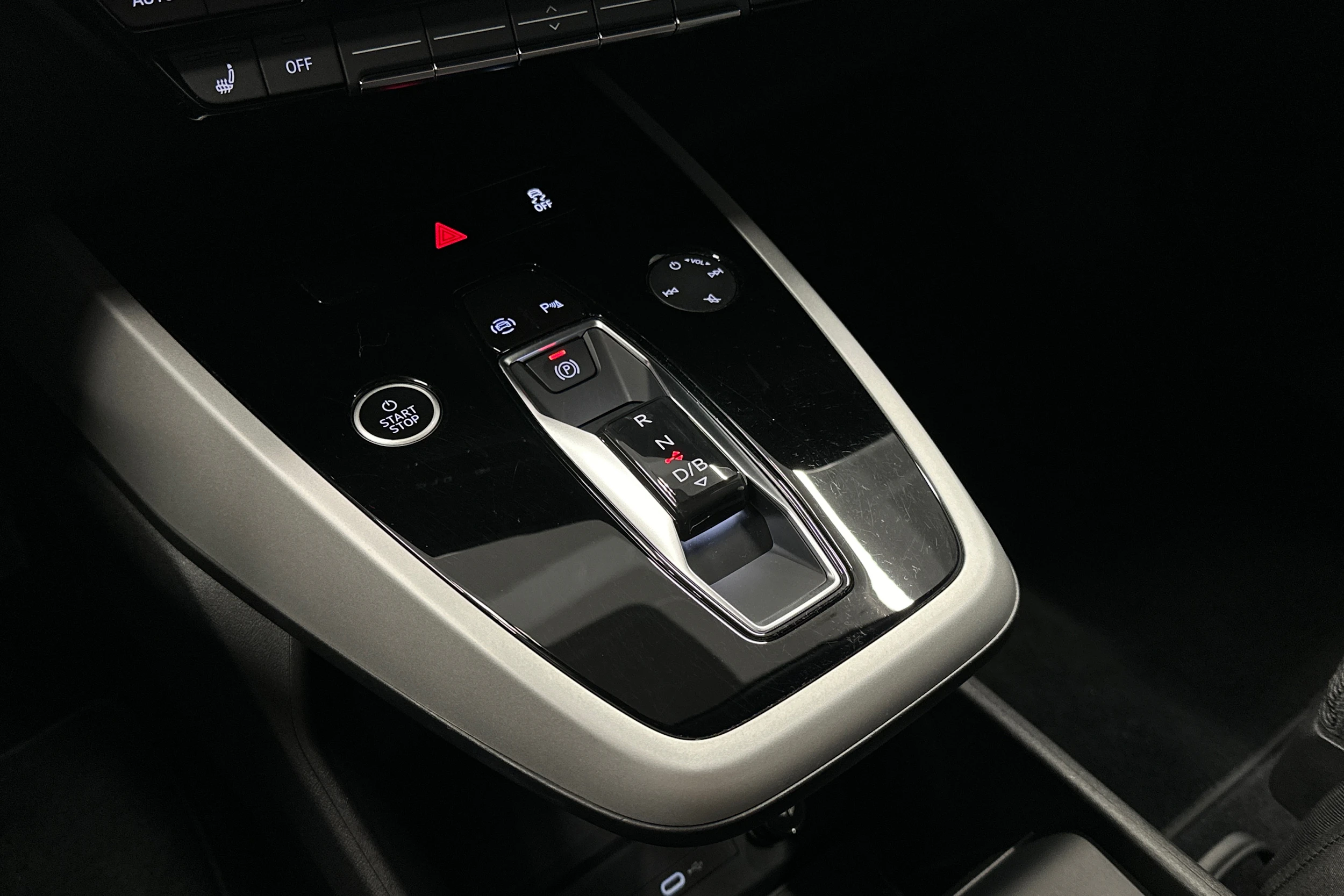 harmaa Audi Q4 e-tron 2023 kuva 31.