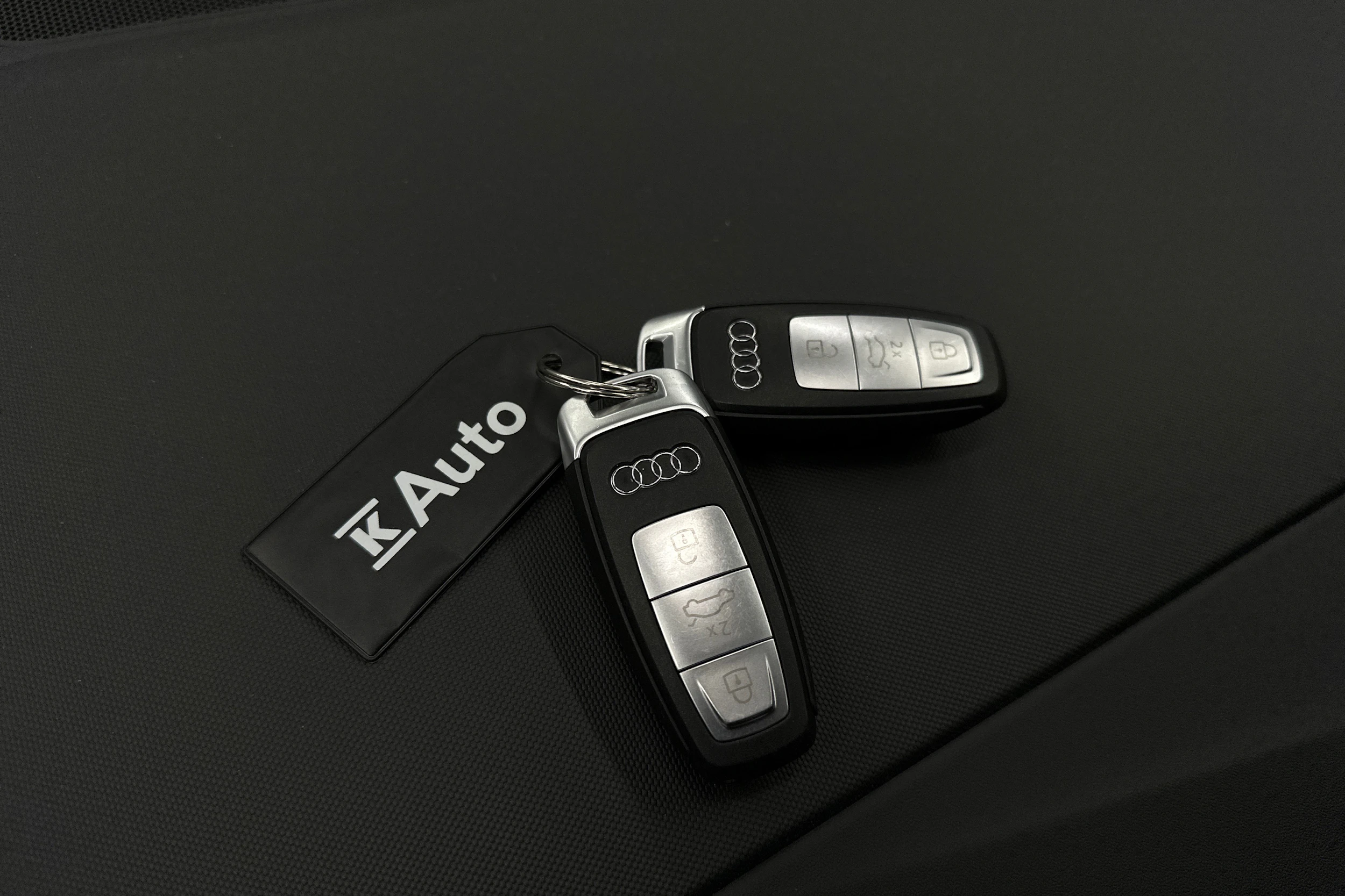 harmaa Audi Q4 e-tron 2023 kuva 37.