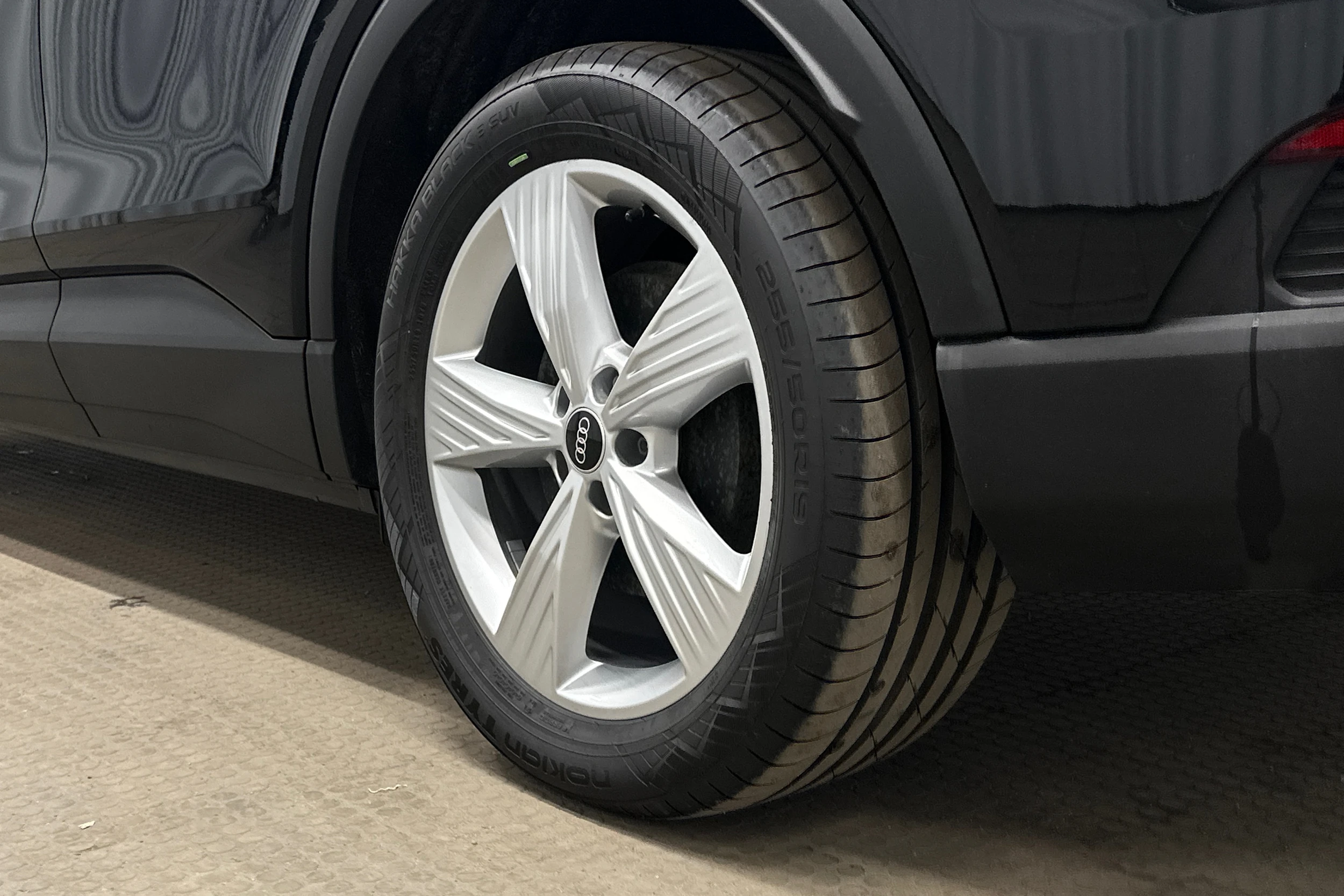musta Audi Q4 e-tron 2023 kuva 10.