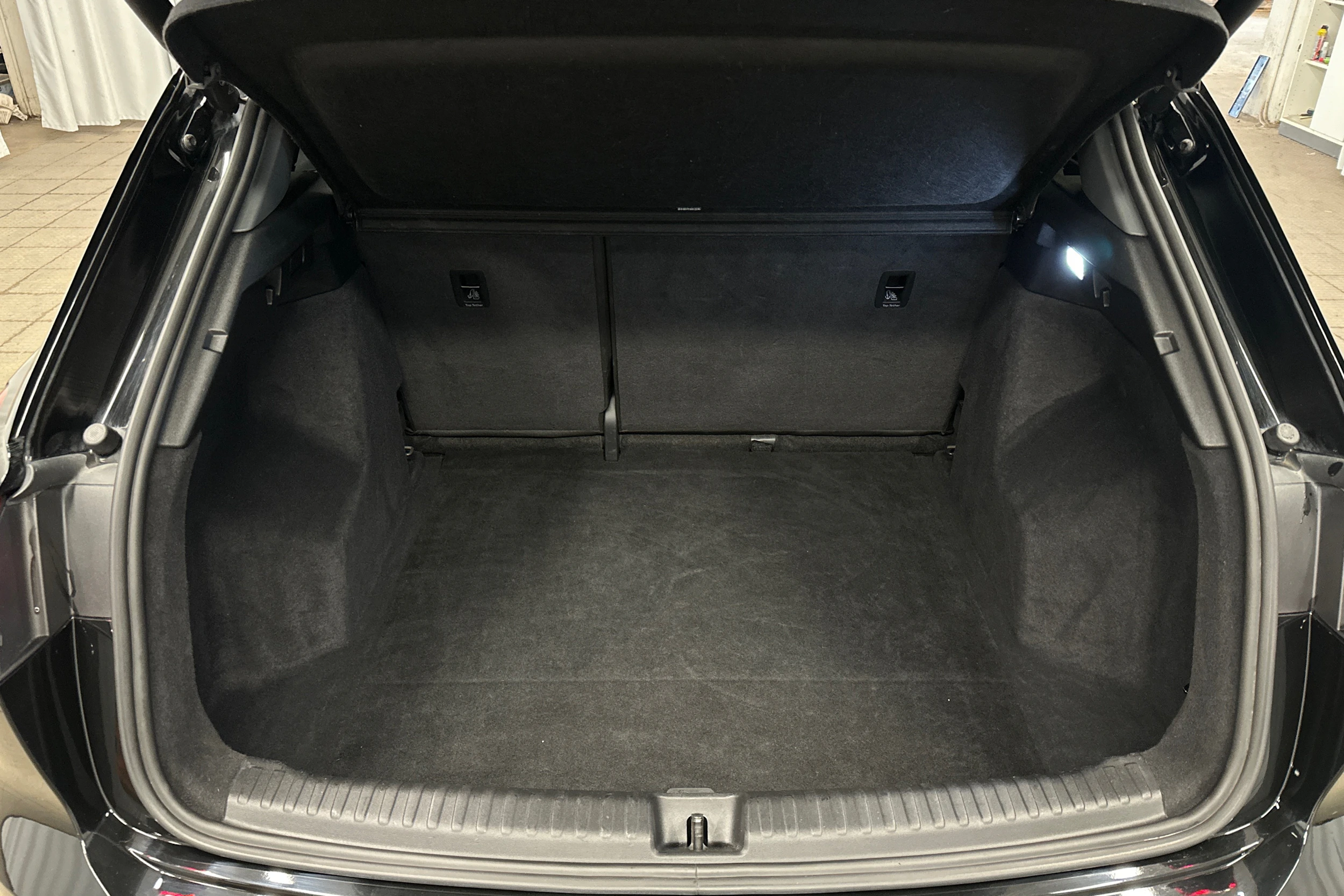 musta Audi Q4 e-tron 2023 kuva 11.
