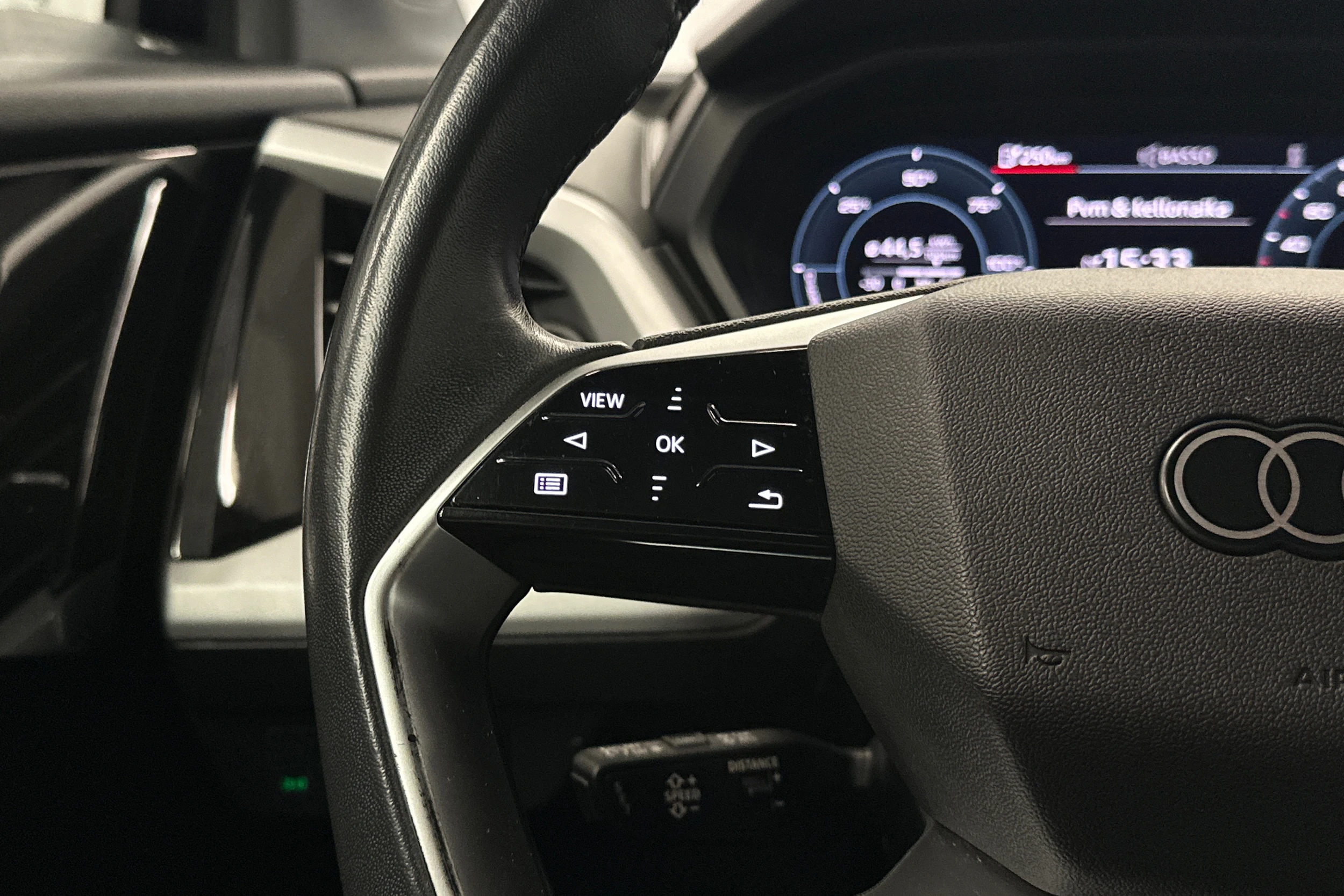 musta Audi Q4 e-tron 2023 kuva 16.