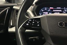 musta Audi Q4 e-tron 2023 kuva 16.