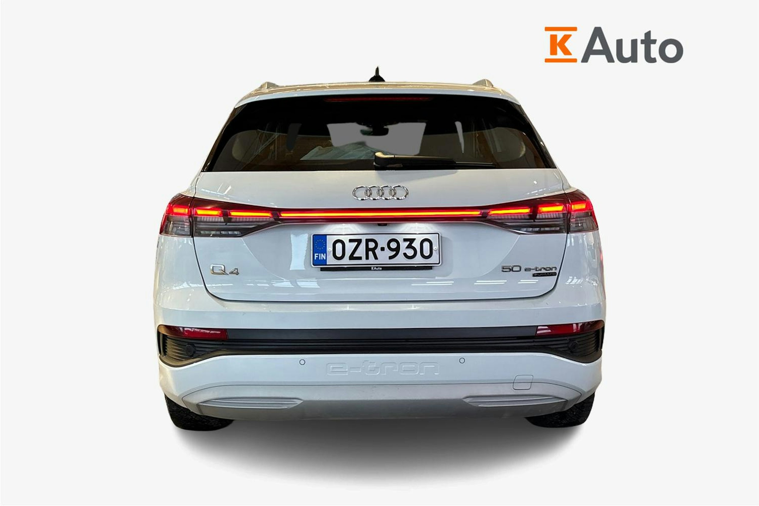 valkoinen Audi Q4 e-tron 2023 kuva 3.