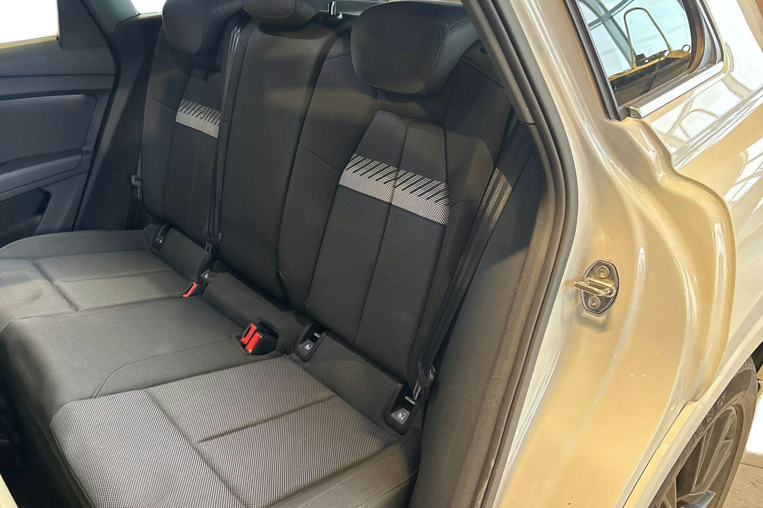 valkoinen Audi Q4 e-tron 2023 kuva 10.