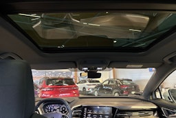 valkoinen Audi Q4 e-tron 2023 kuva 14.