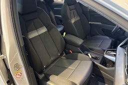 valkoinen Audi Q4 e-tron 2023 kuva 16.