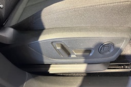 valkoinen Audi Q4 e-tron 2023 kuva 17.