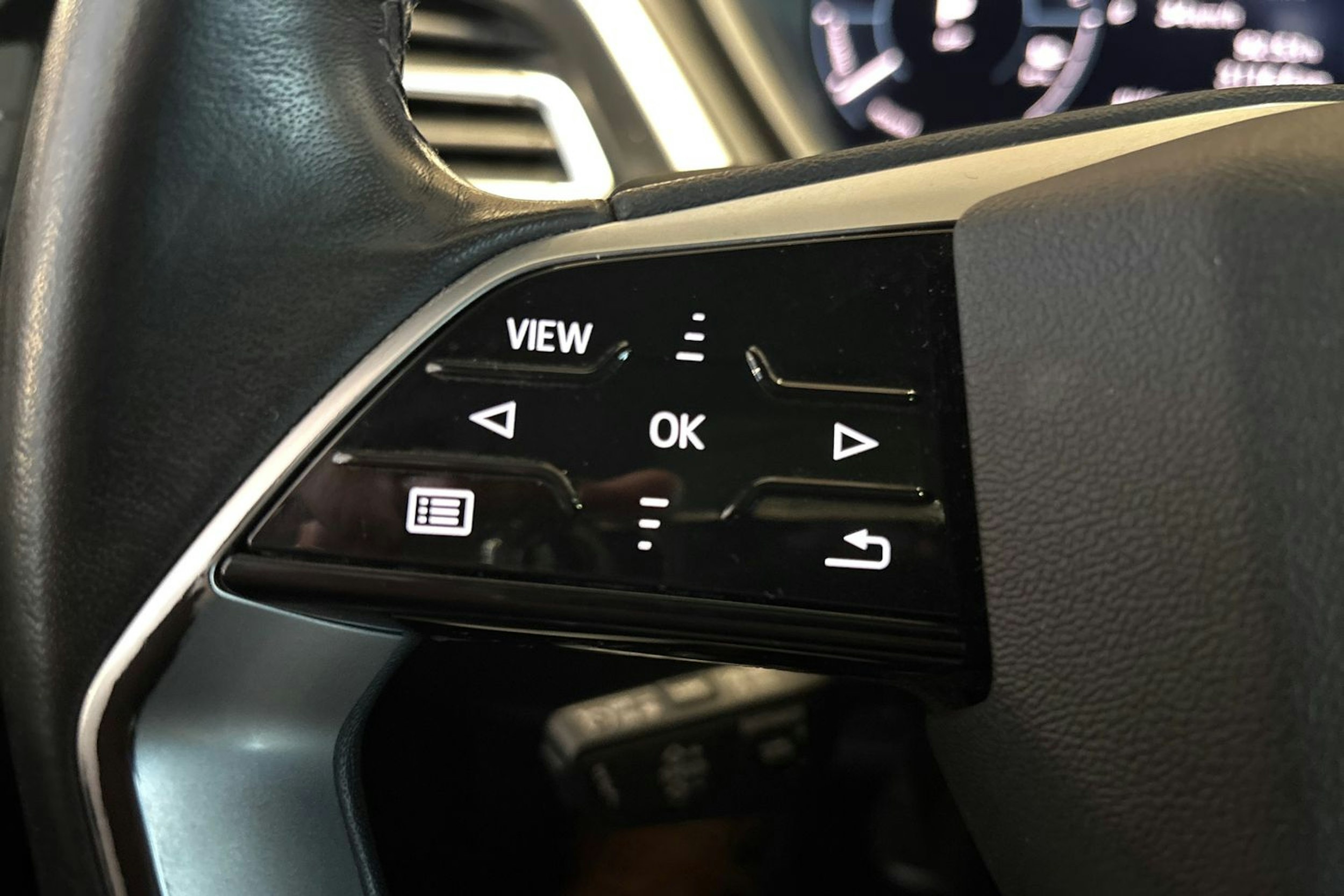 valkoinen Audi Q4 e-tron 2023 kuva 22.