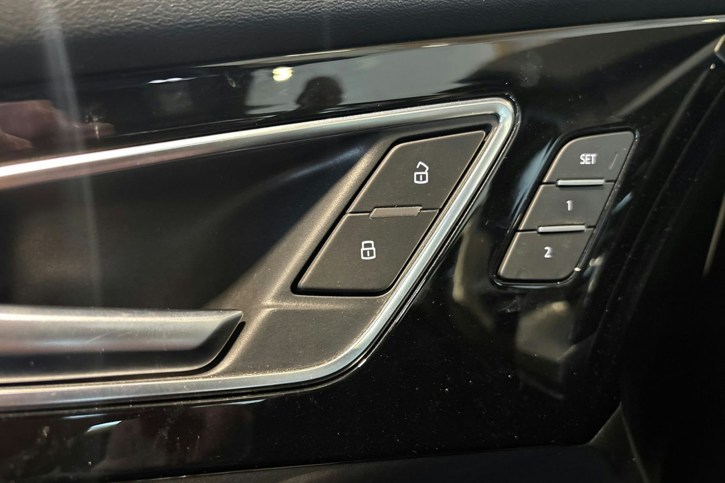 valkoinen Audi Q4 e-tron 2023 kuva 25.