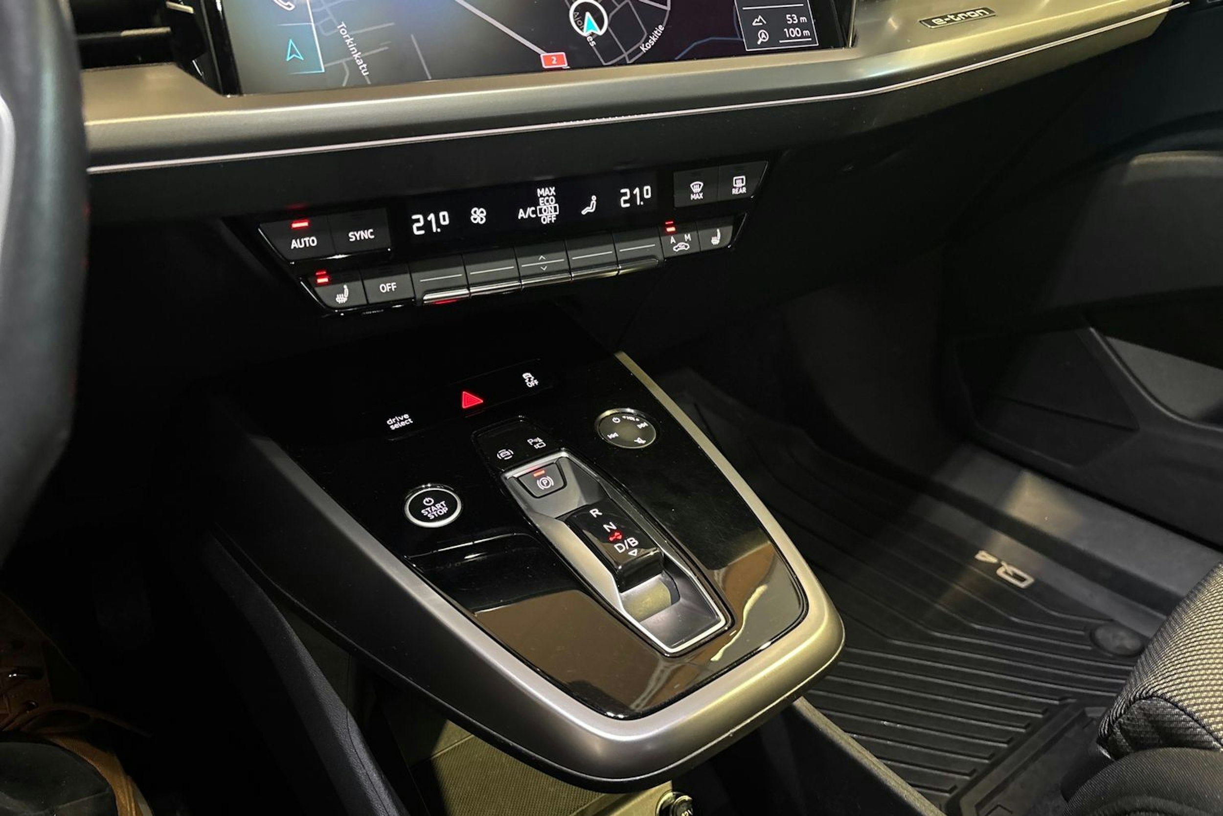 valkoinen Audi Q4 e-tron 2023 kuva 26.