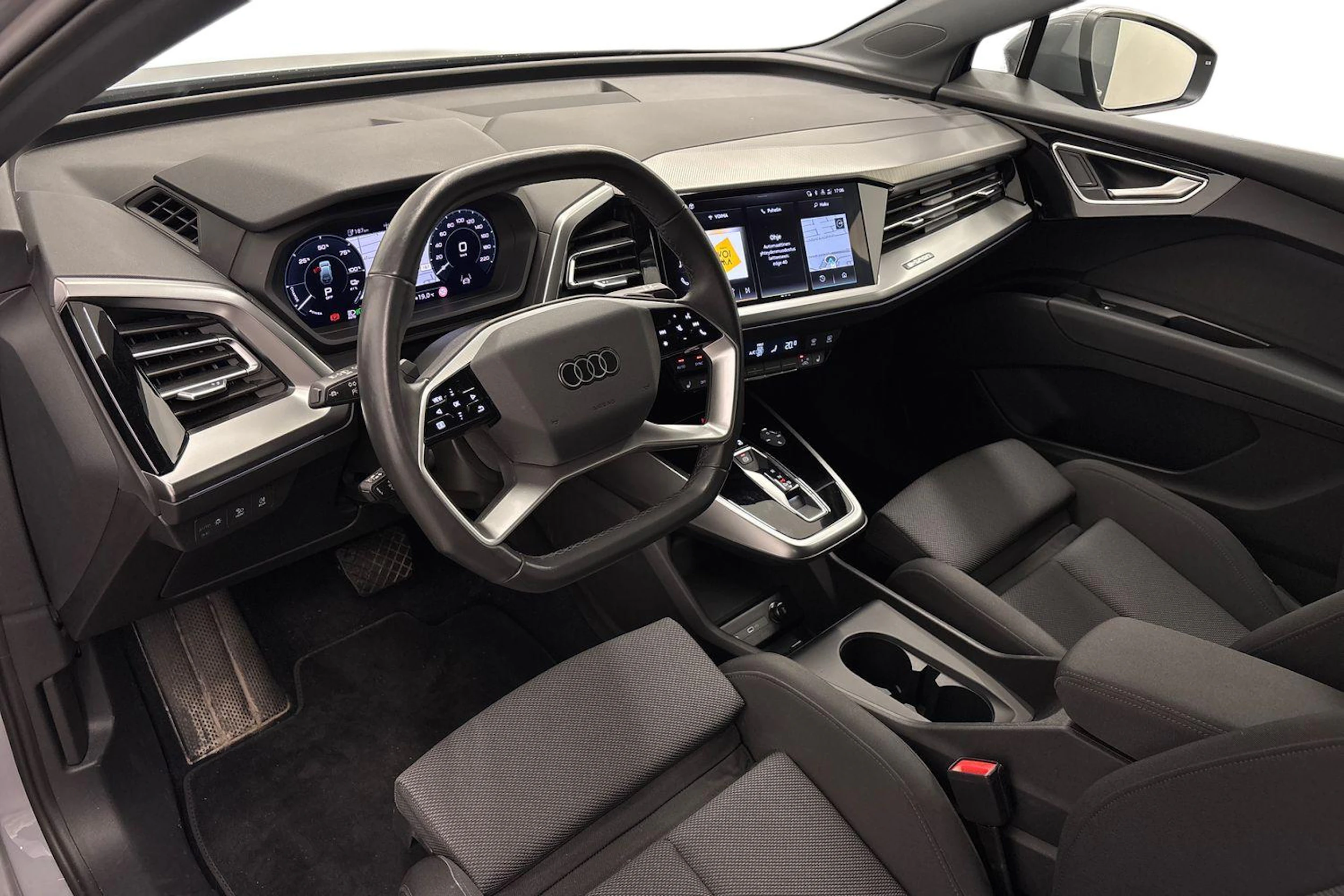 harmaa Audi Q4 e-tron 2023 kuva 6.