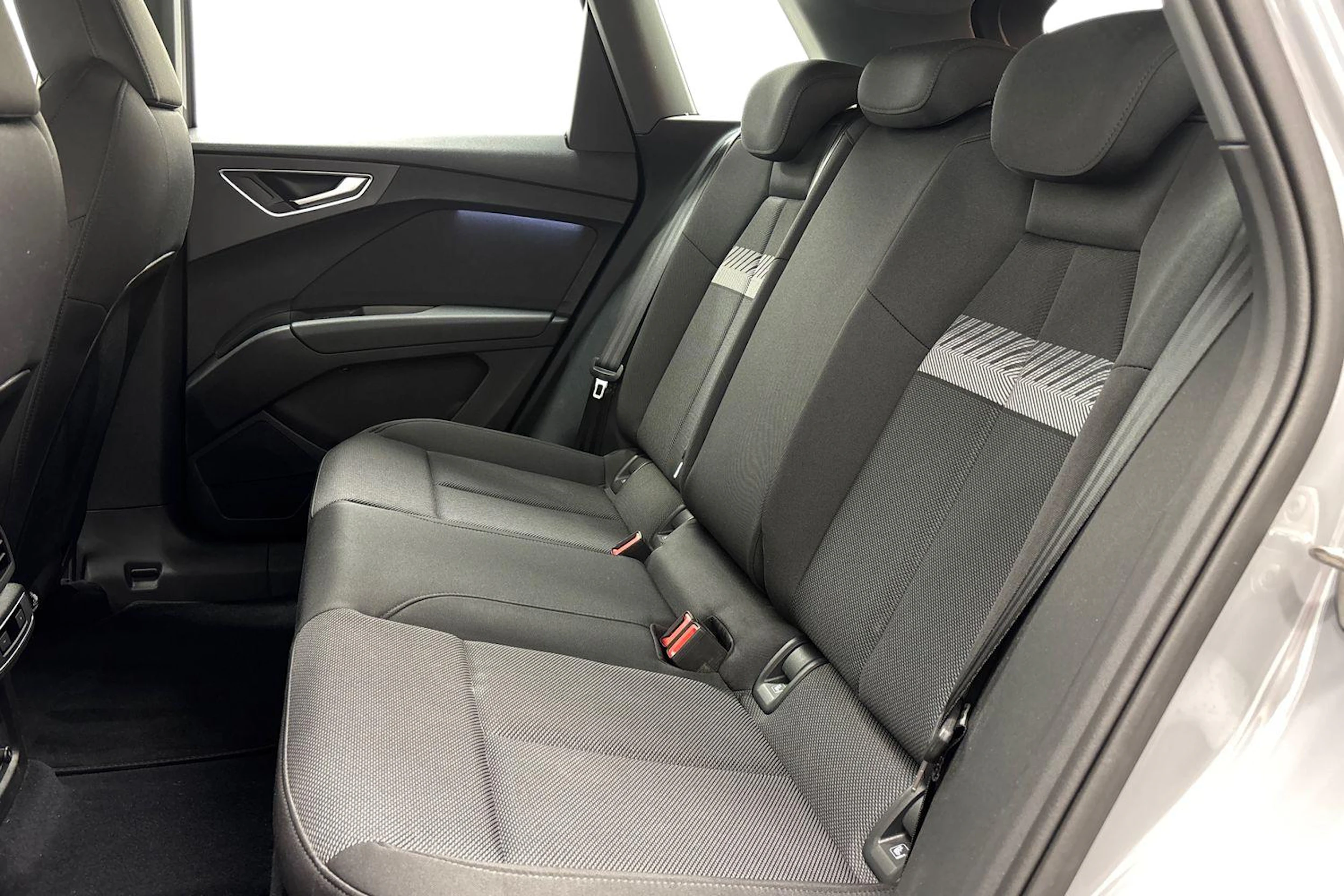 harmaa Audi Q4 e-tron 2023 kuva 8.