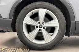 harmaa Audi Q4 e-tron 2023 kuva 10.