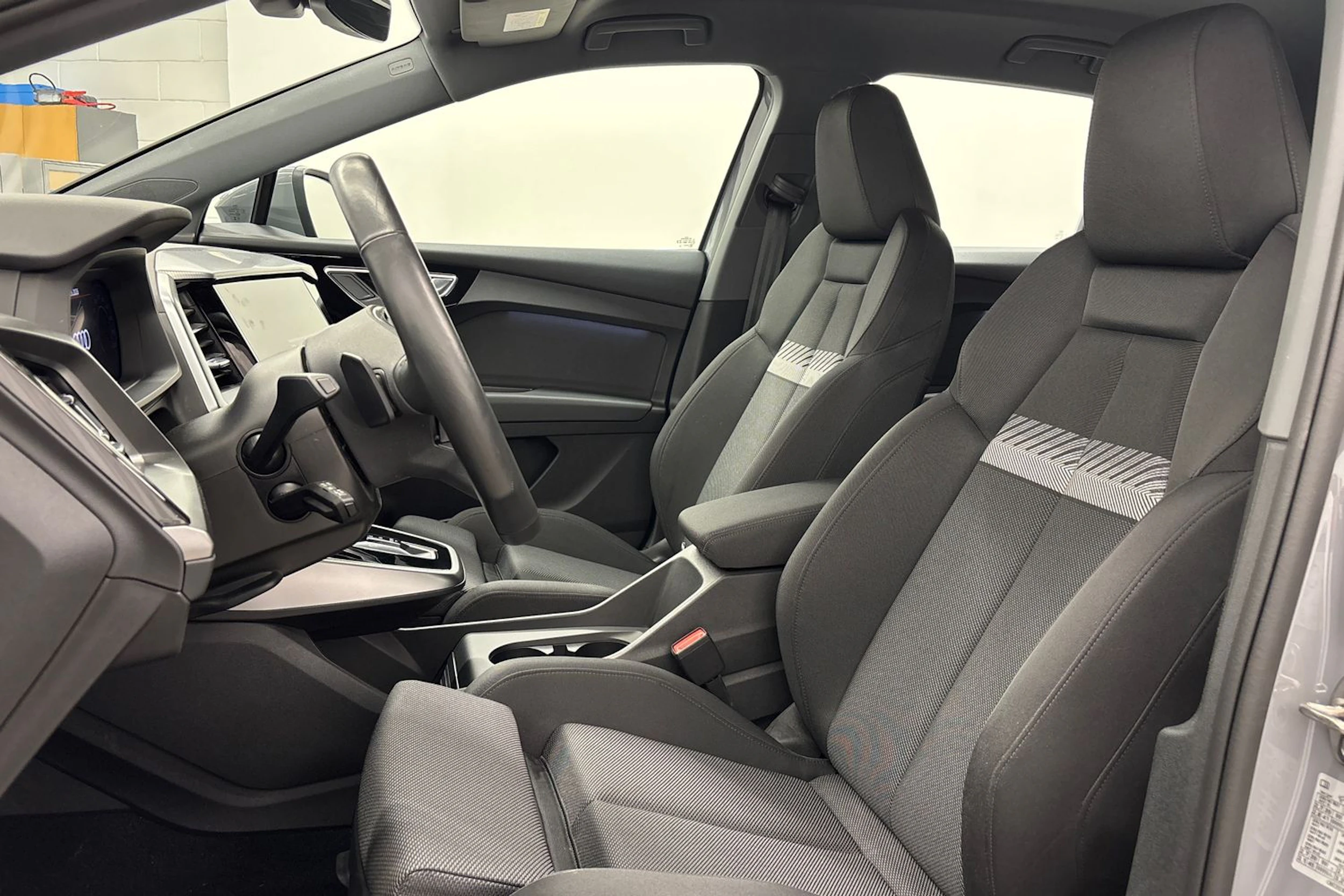 harmaa Audi Q4 e-tron 2023 kuva 11.