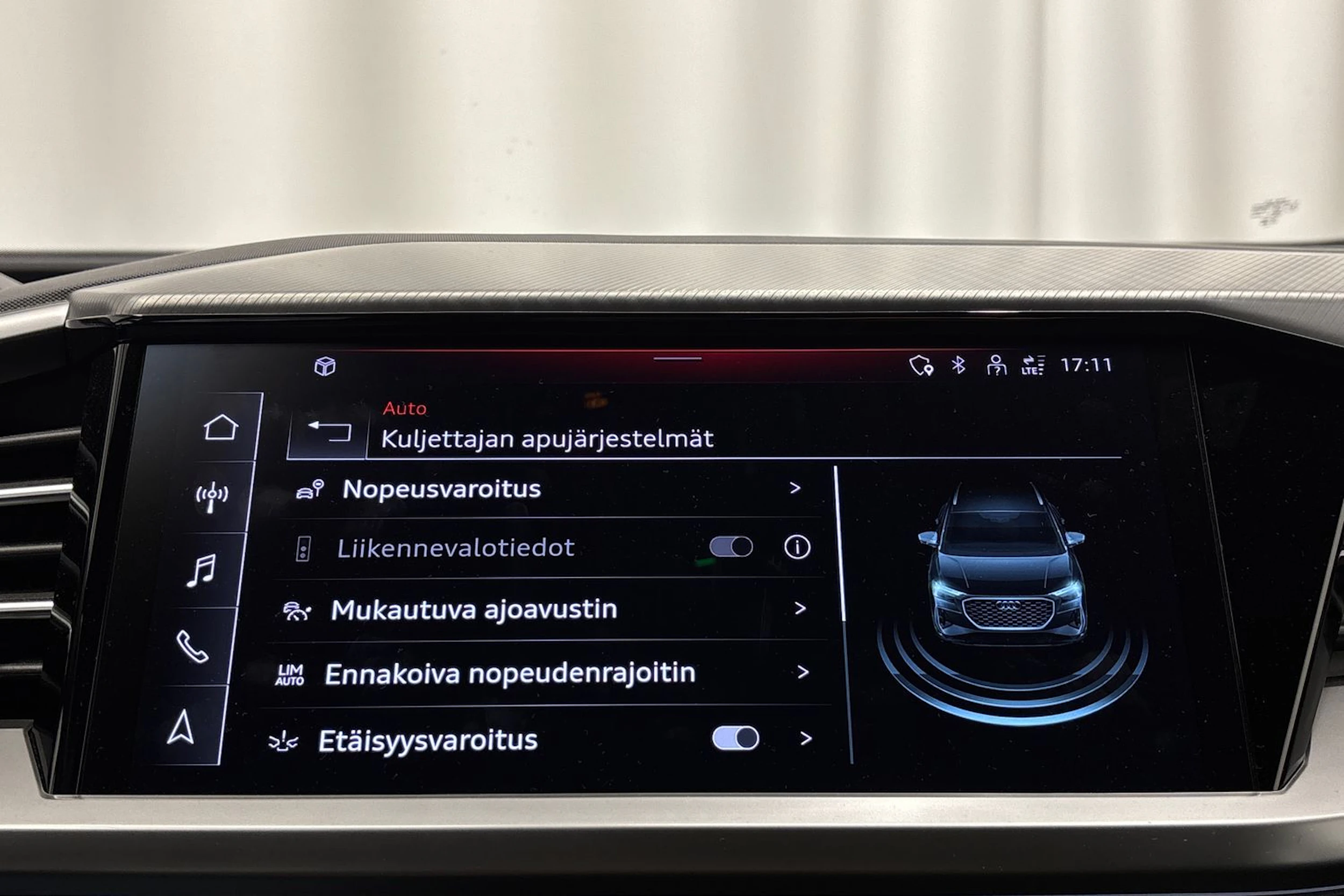 harmaa Audi Q4 e-tron 2023 kuva 21.