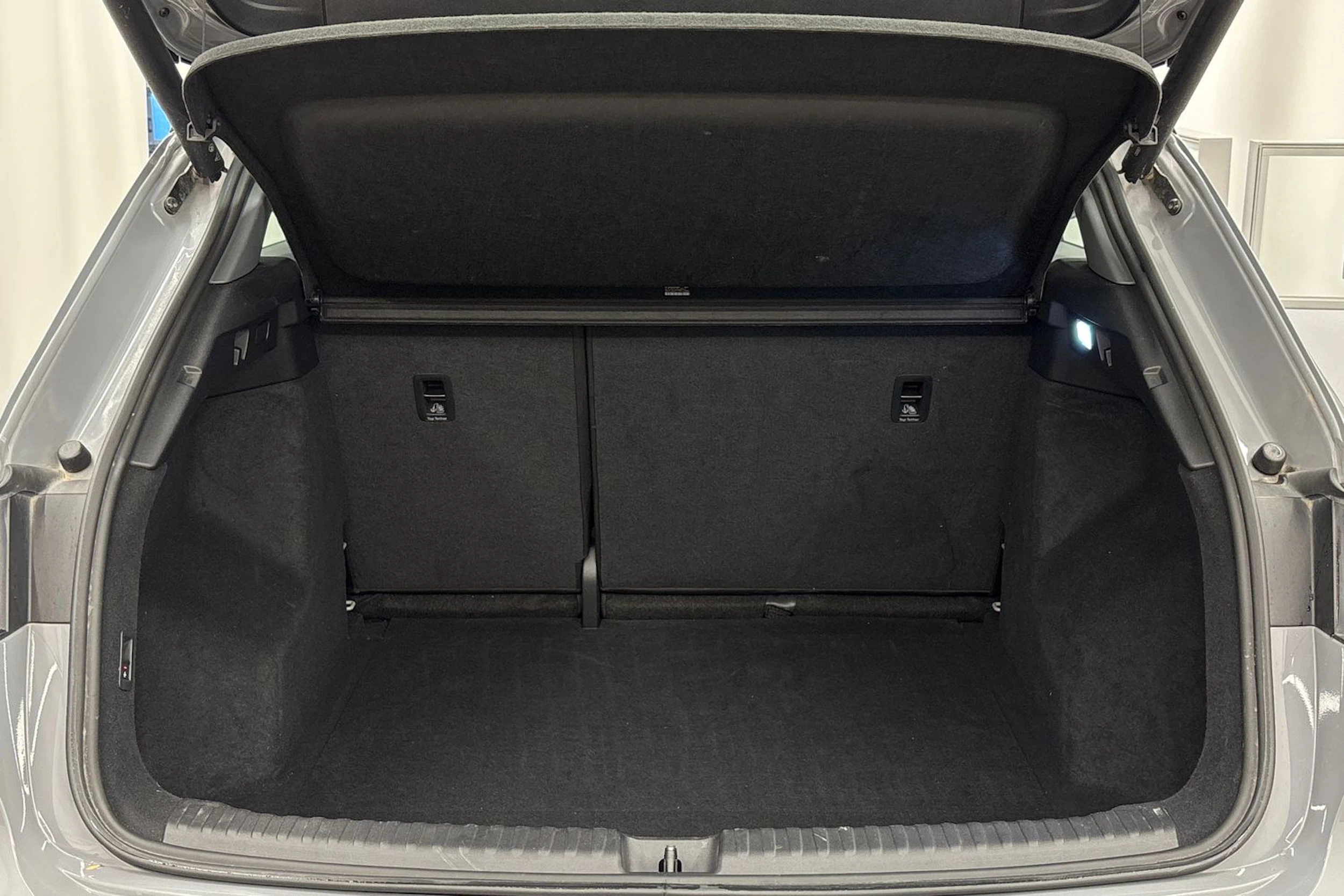 harmaa Audi Q4 e-tron 2023 kuva 24.