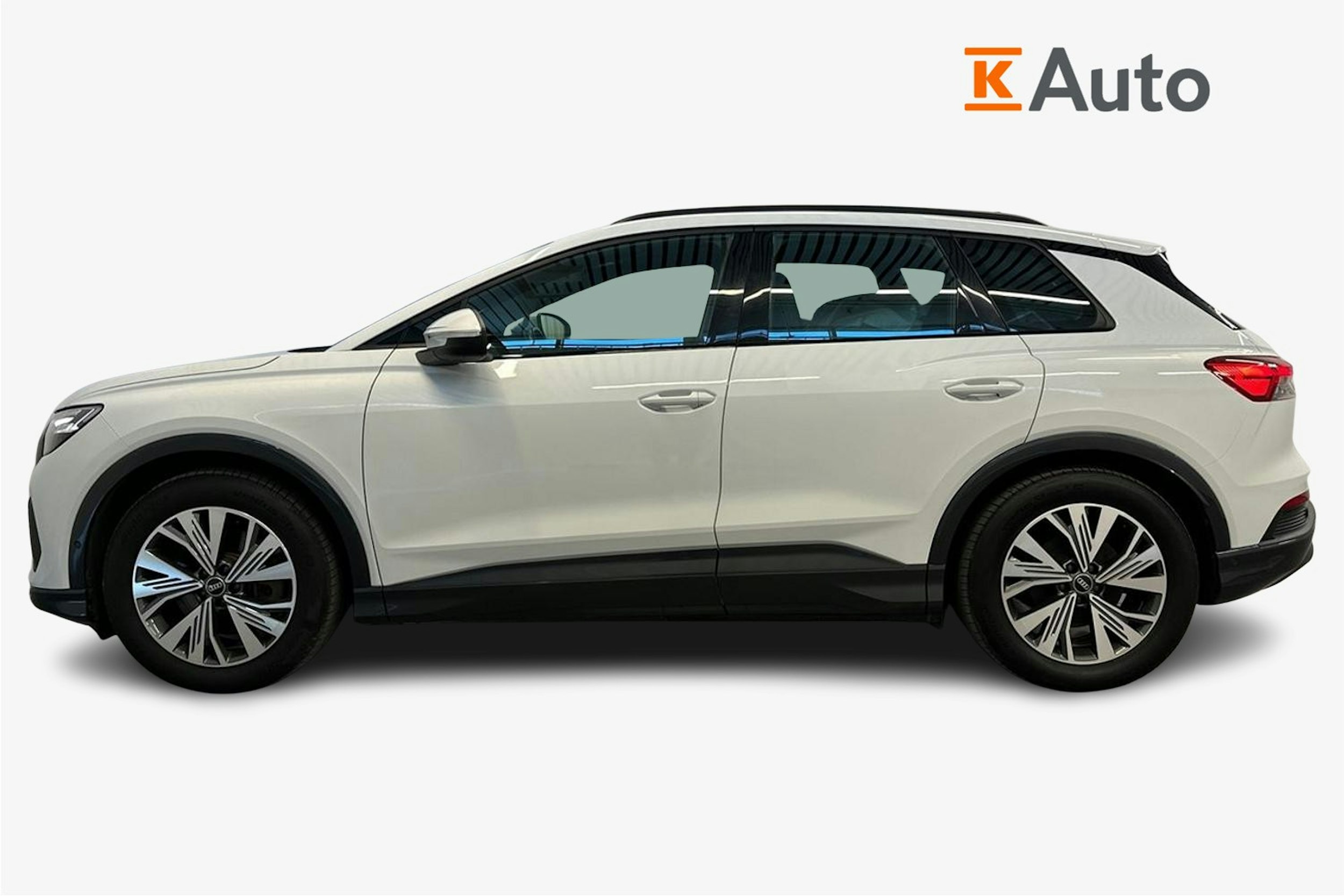 valkoinen Audi Q4 e-tron 2023 kuva 6.