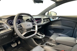 valkoinen Audi Q4 e-tron 2023 kuva 7.