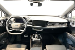 valkoinen Audi Q4 e-tron 2023 kuva 9.