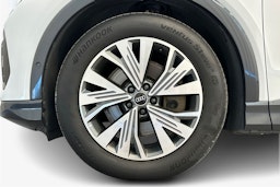 valkoinen Audi Q4 e-tron 2023 kuva 11.