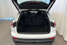 valkoinen Audi Q4 e-tron 2023 kuva 15.