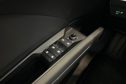 valkoinen Audi Q4 e-tron 2023 kuva 16.