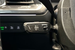 valkoinen Audi Q4 e-tron 2023 kuva 19.