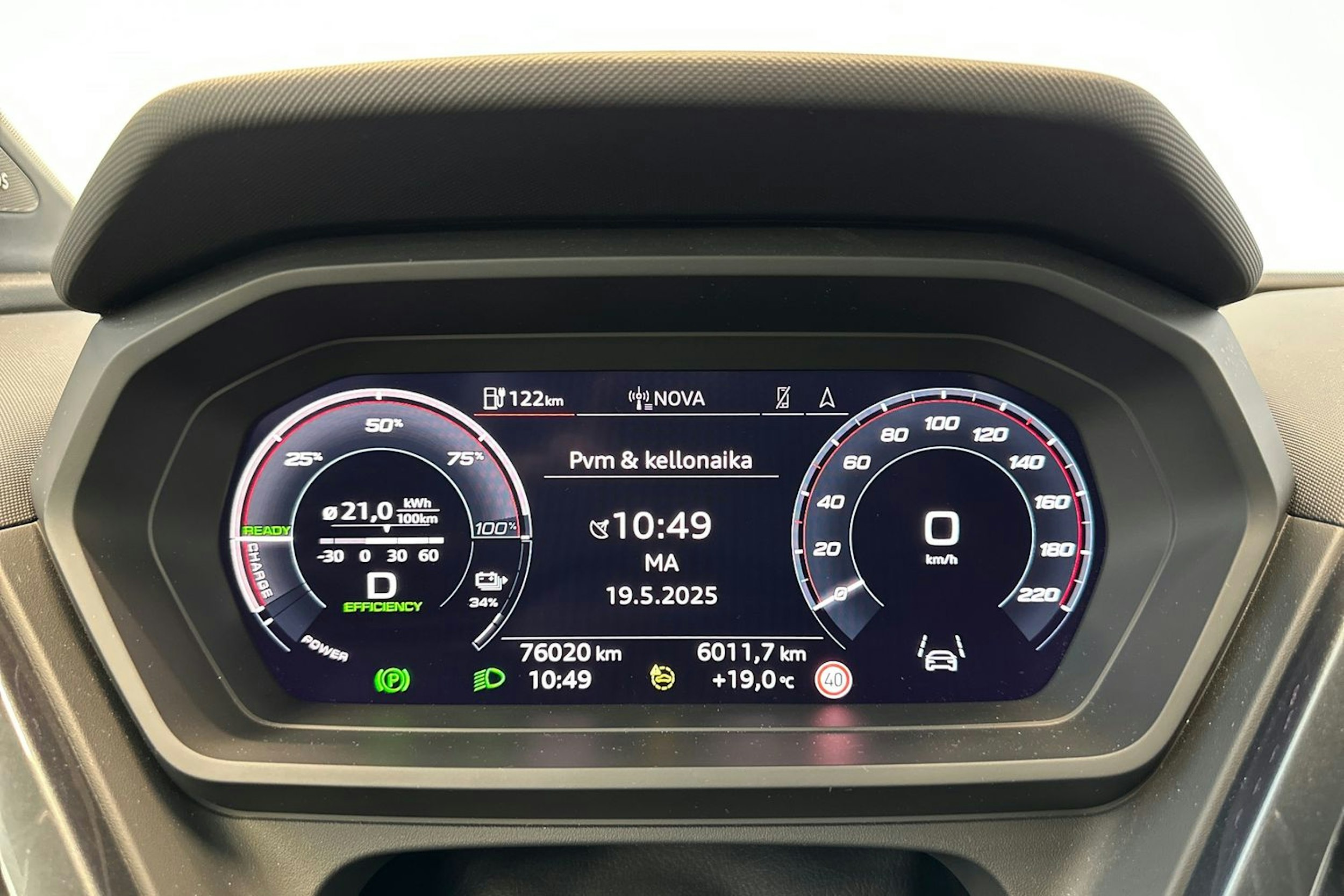 valkoinen Audi Q4 e-tron 2023 kuva 20.