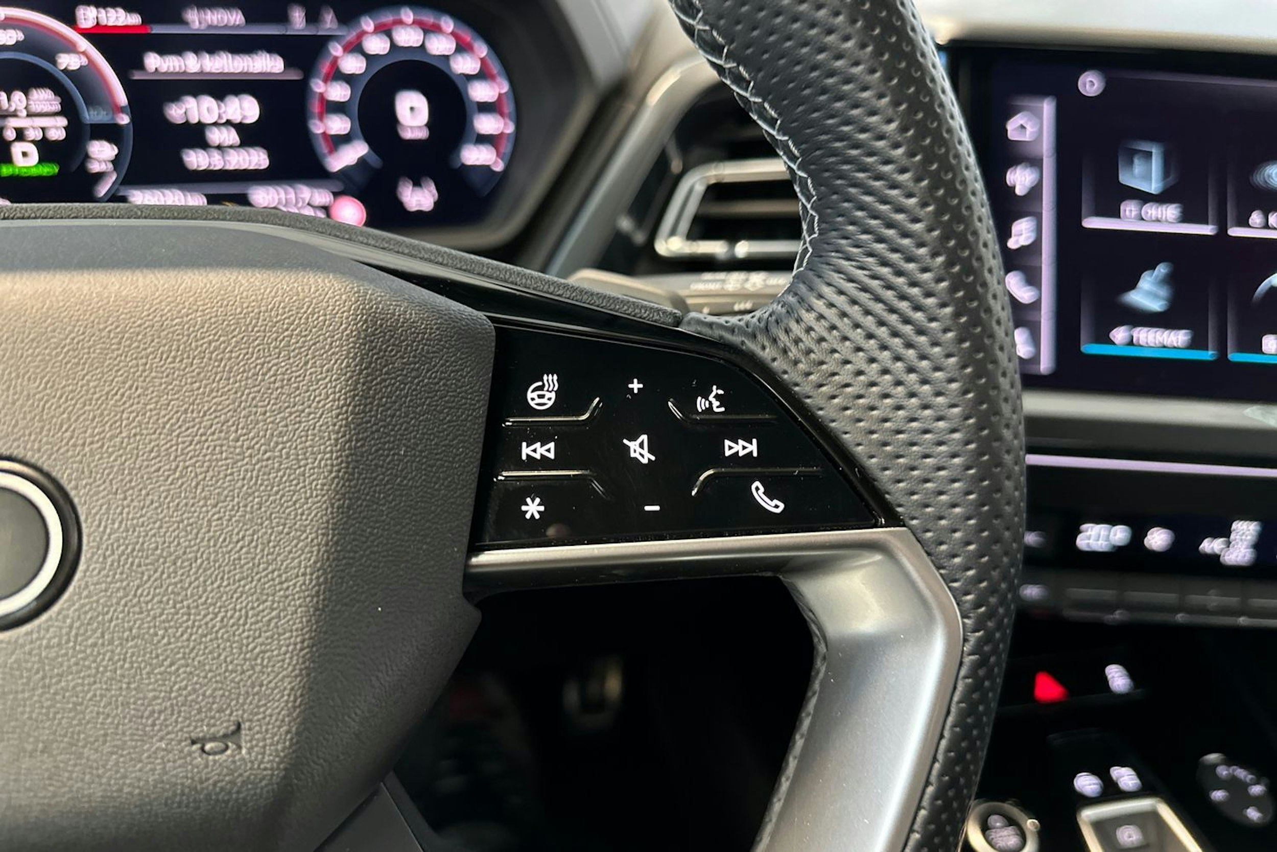 valkoinen Audi Q4 e-tron 2023 kuva 21.