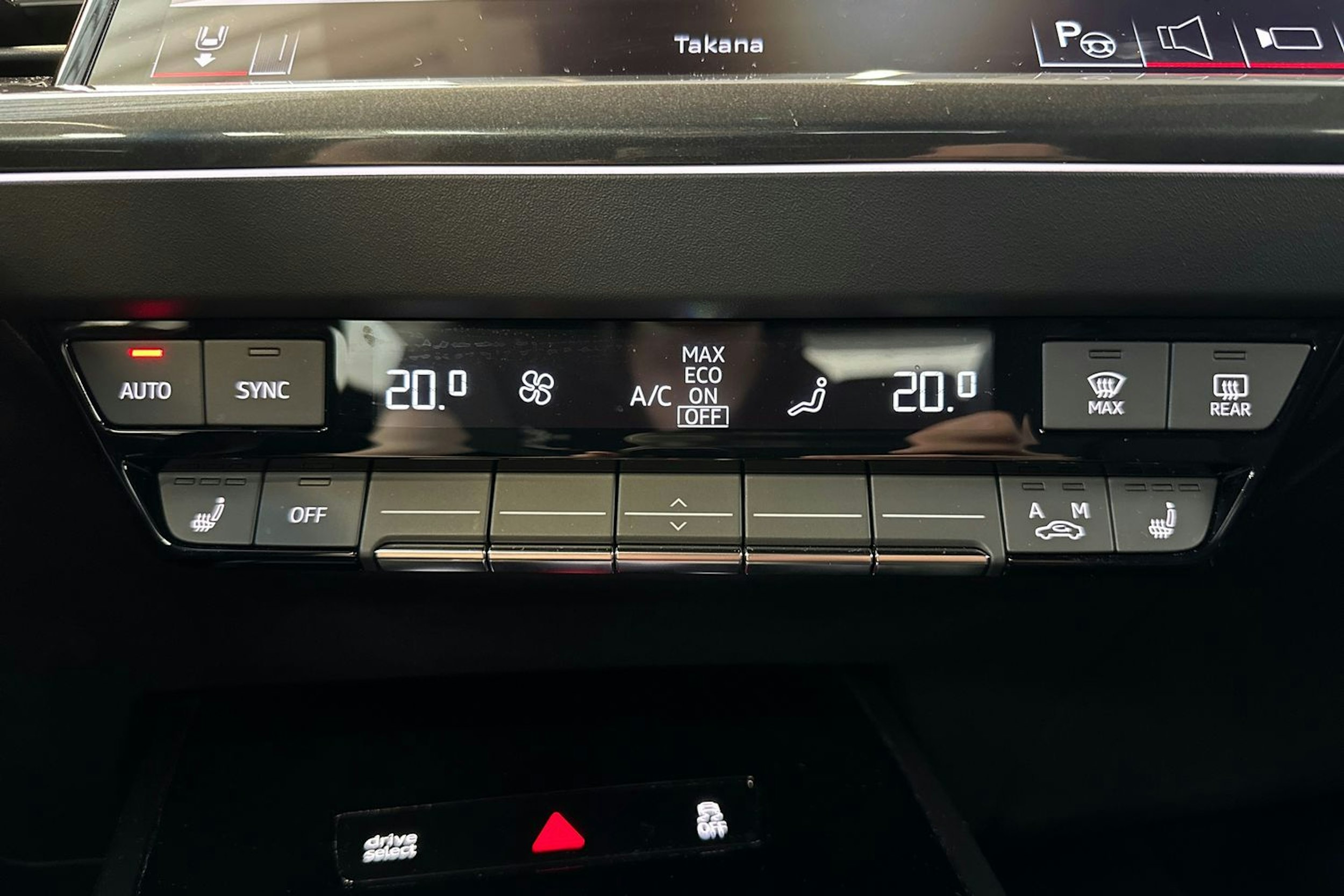 valkoinen Audi Q4 e-tron 2023 kuva 26.