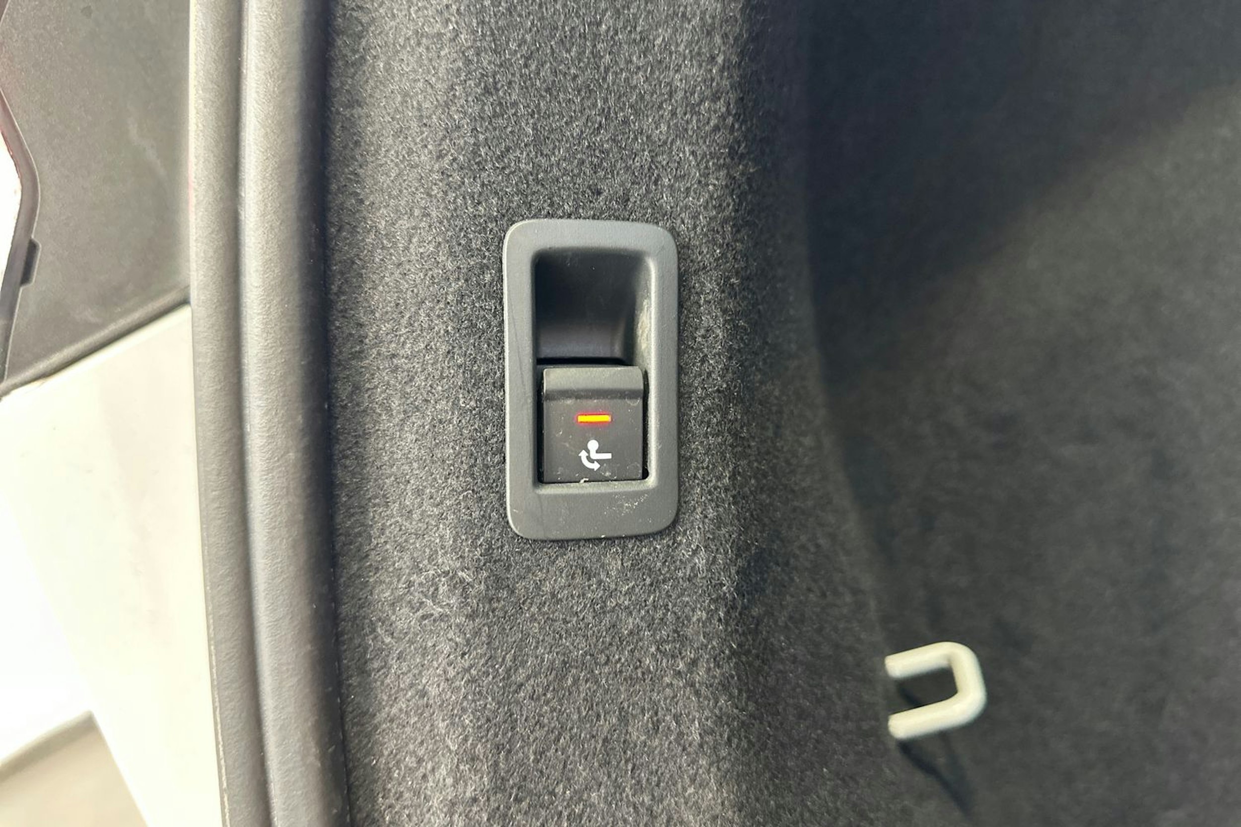 valkoinen Audi Q4 e-tron 2023 kuva 28.