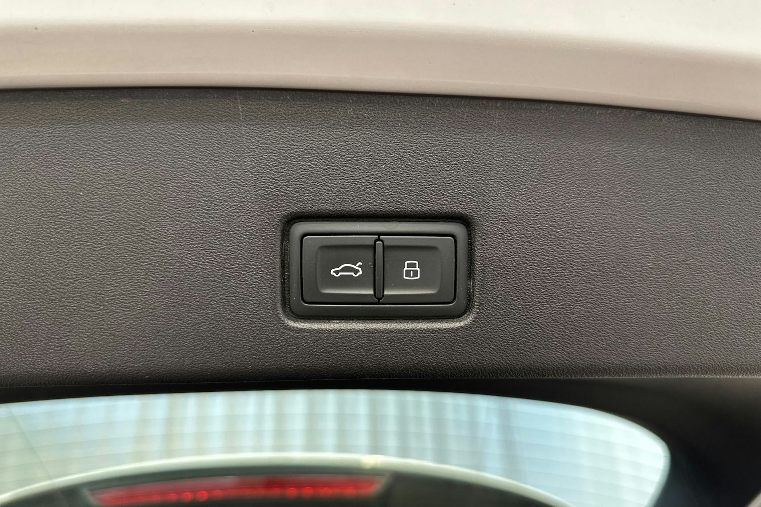 valkoinen Audi Q4 e-tron 2023 kuva 29.